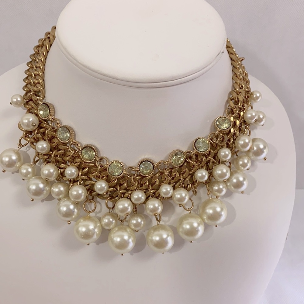 Fashion Pearls and lite green stones necklace EUC